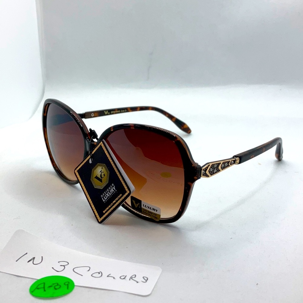 - 2 pairs of ladies uv 400 large sunglasses on sale